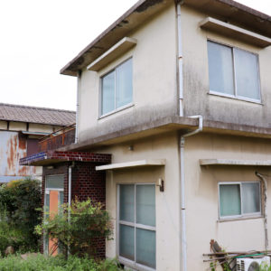 相続した不動産が再建築不可の物件だった場合は? 相続を回避する方法や売却方法などを解説